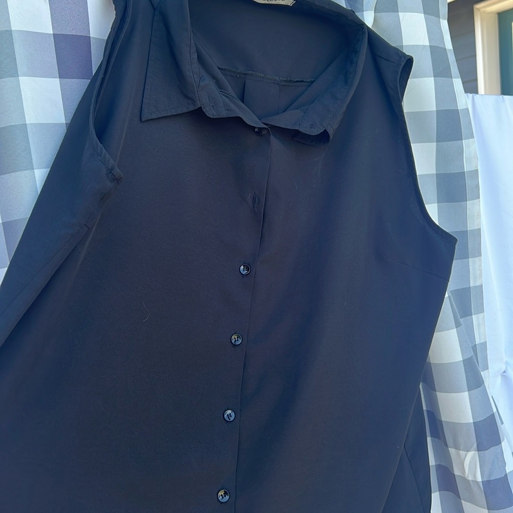 Black sleeveless button up shirt, XXL